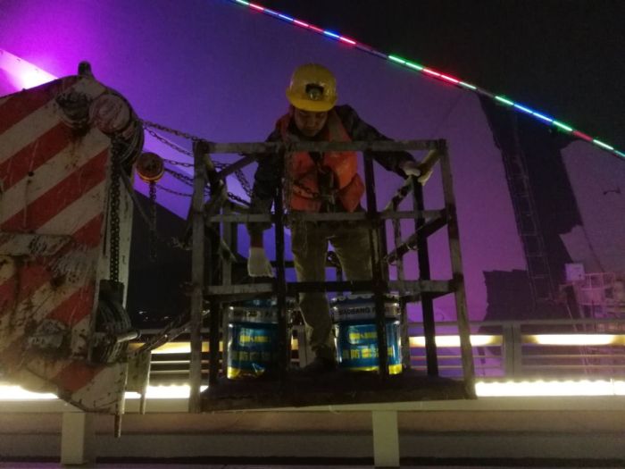 1南宁大桥喷涂工程施工现。。。鸹 摄）.jpg