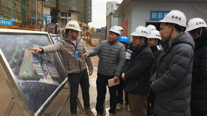 检查现场。。李梅凤 摄.png