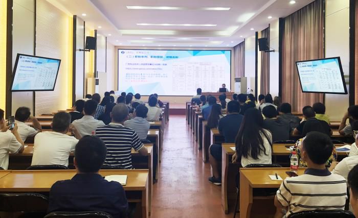 6培训会现场。。何月秀 摄700.JPG