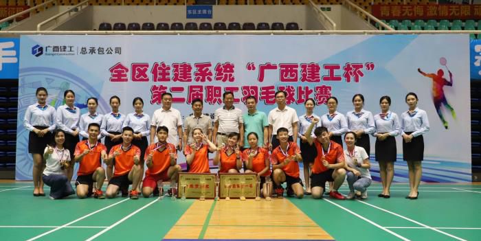 3.2出席向导与公司代表队、礼仪队合影 700.JPG