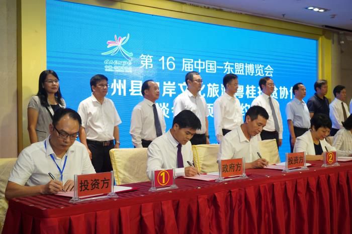 4签约现场。。。。邓灿滨 摄700.JPG