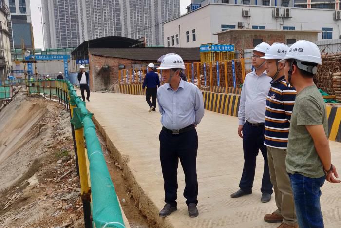 4检查现场。。。。周元教 摄700.jpg