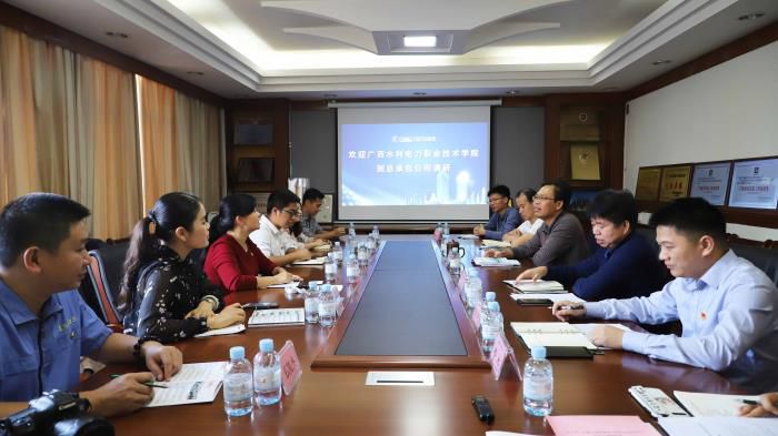 1.2座谈会现场。。。。。李立云 摄700.JPG