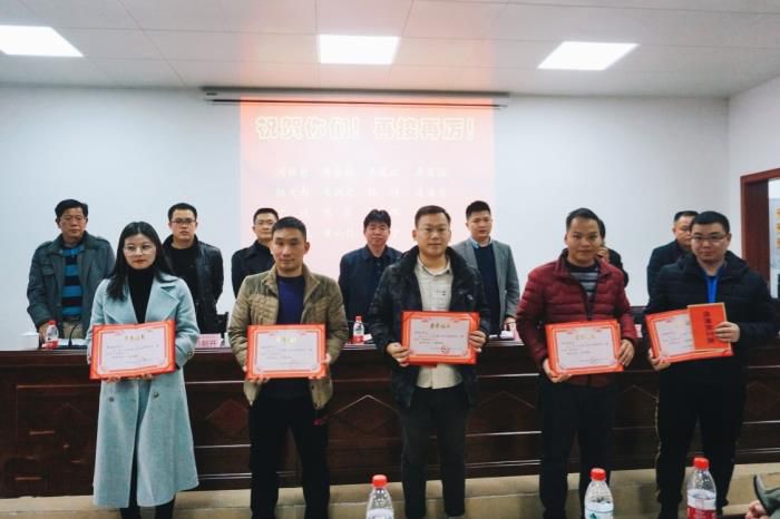 7.2优异员工颁奖。。。。。。谢微旋 摄700.jpg