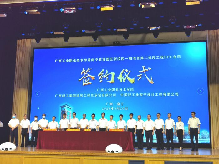 签约合影。。 王瑾贞 摄.jpg