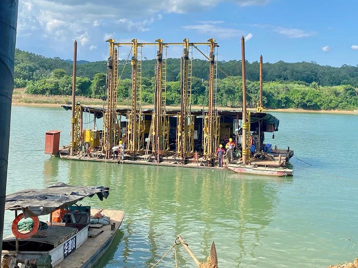 水下爆破作业现场。。 黄璐璐 摄.jpg