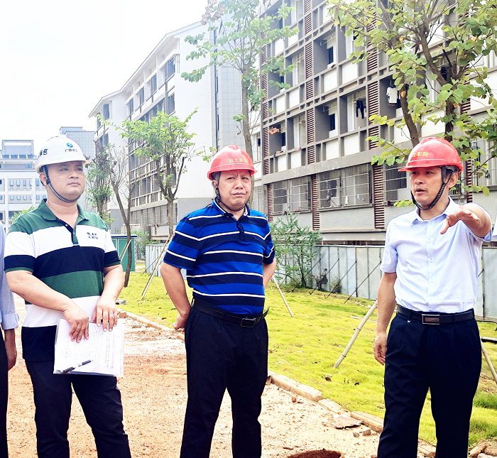 现场调研。。。。。。廖益  摄.jpg