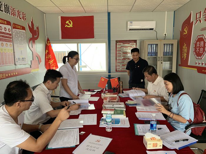 检查质料现场。。。。。蔡怡灵 摄.jpg