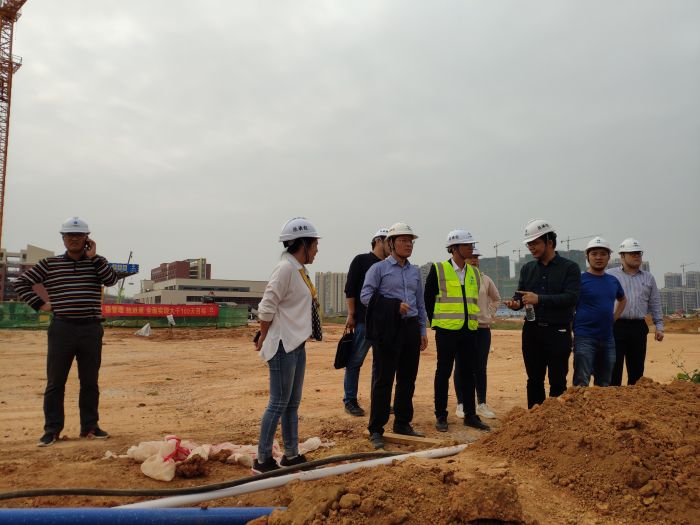 检查现场。。。 龙兆开 摄.jpg