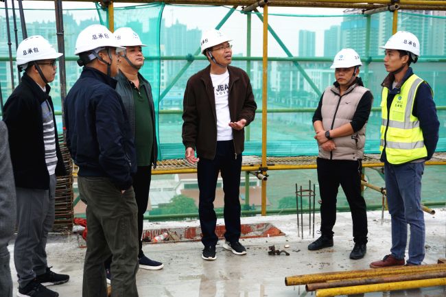 审查现场施工情形。；；；；瓶『 摄.jpg