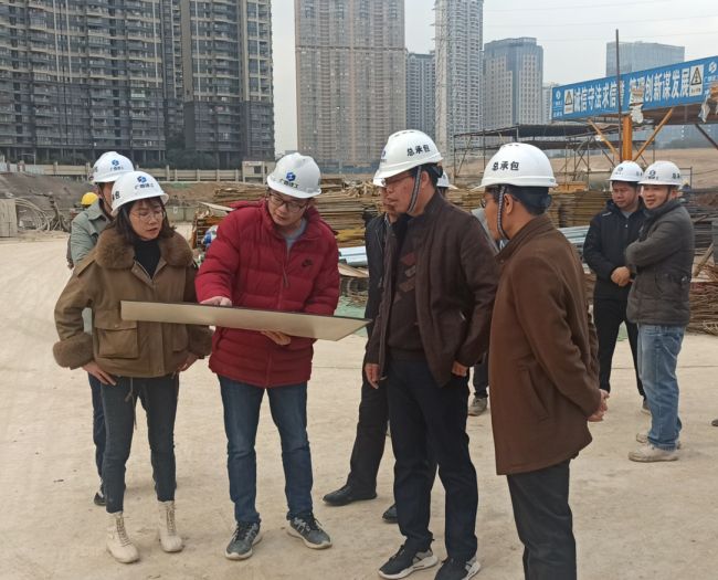 检查现场。。。。张润芳 摄.jpg