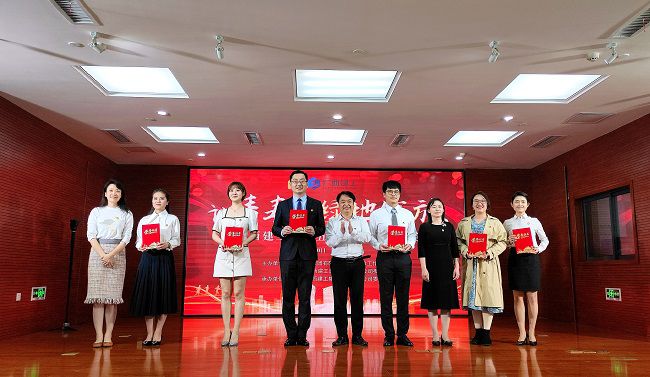 领奖现场。。。。郑诗宝 摄（修图）.jpg