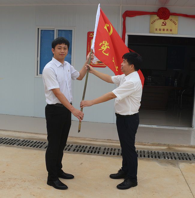 授旗仪式。。。。张钊林 摄（修图）.jpg