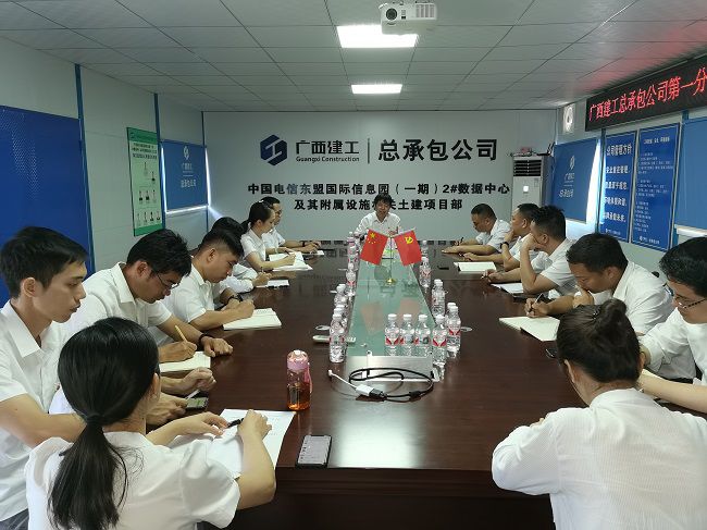 上党课现场。。。韦文 摄（修图）.jpg