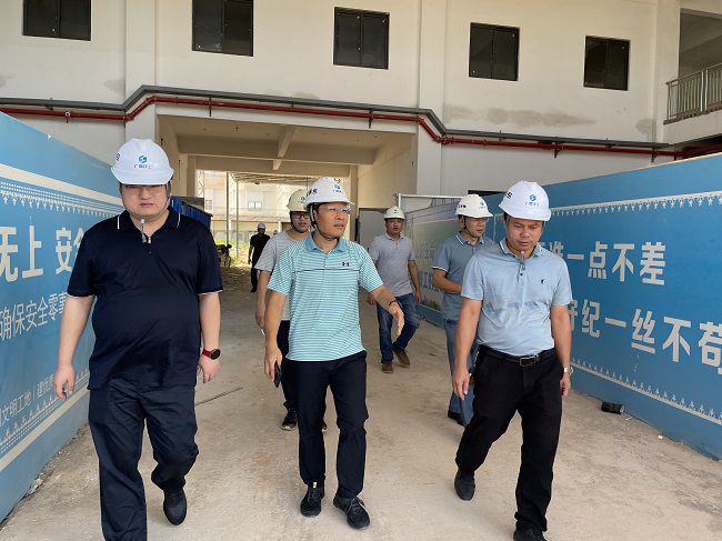 检查现场。。。。。。刘博群 摄（修图）.jpg