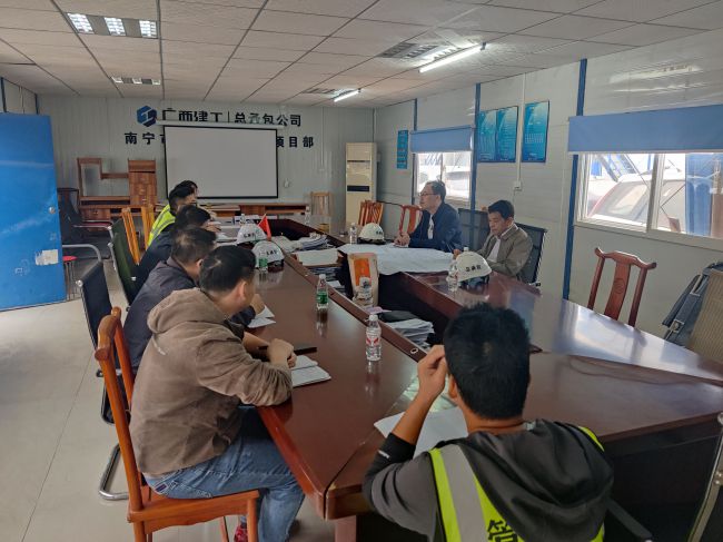 召开事情聚会。。。。。张润芳 摄（修图）.jpg