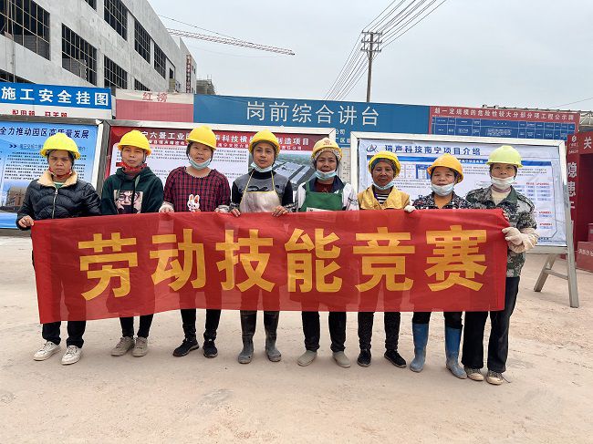 内脚手架班组合影。。。。。廖之锭 摄（修图）.jpg