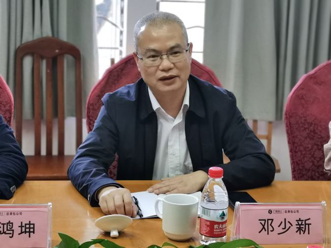 邓少新在三分公司调研。。。。。。梁红玉 摄（修图）.jpg