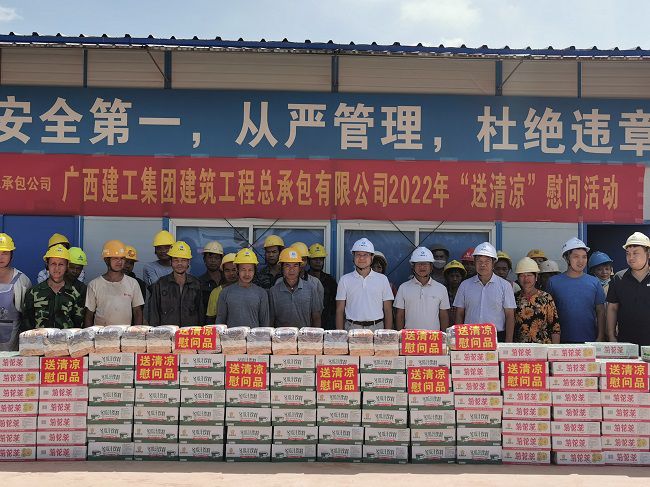 慰问活动合影。。。。。王瑾贞 摄（修图）.jpg