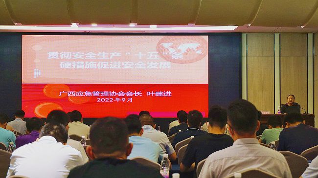 培训授课中。。。。。。唬；；票ι 摄（修图）.jpg