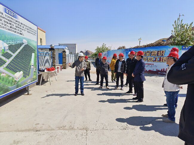 听取项目汇报。。关惠琳 摄（修图）0.jpg