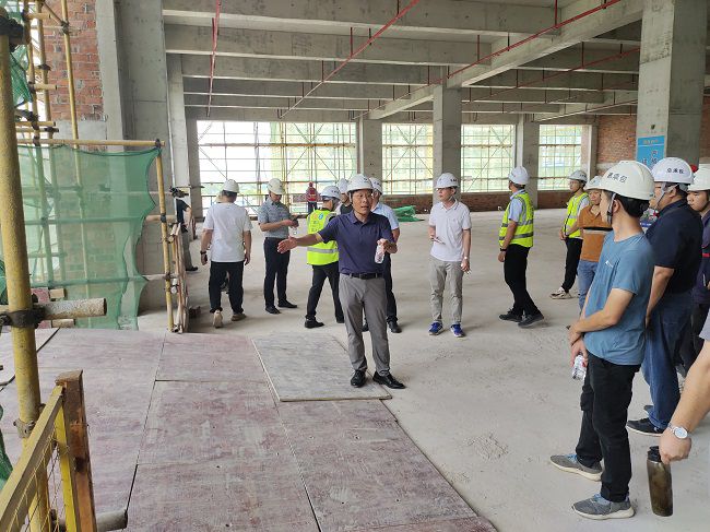 曾劲松做解说和要求。。唬黄宝生 摄（修图）.jpg