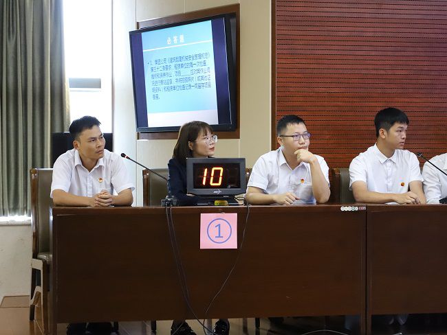 公司才赛步队冷静答题。。。。。。李立云 摄（修图）.jpg