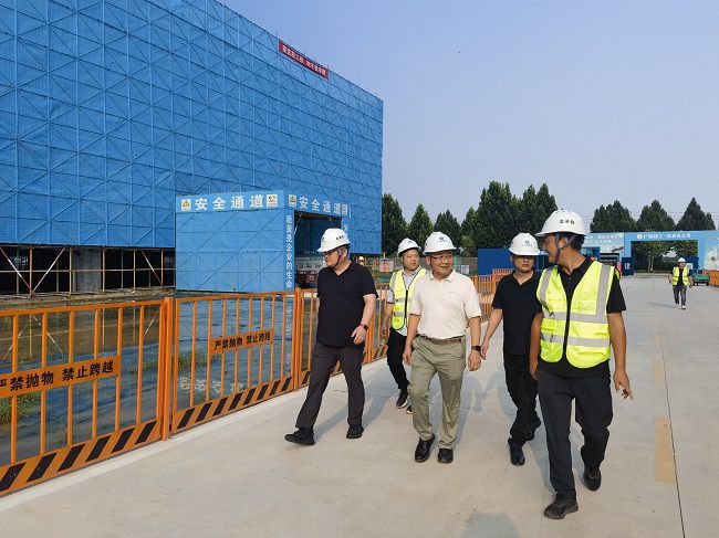 检查现场。。。。。。杨醒晨 摄（修图）.jpg