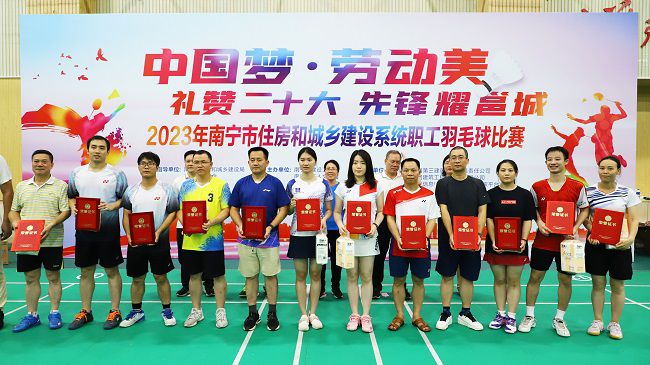 公司获优异组织奖，，，，李天阳代表公司上台领奖。。。。。.jpg